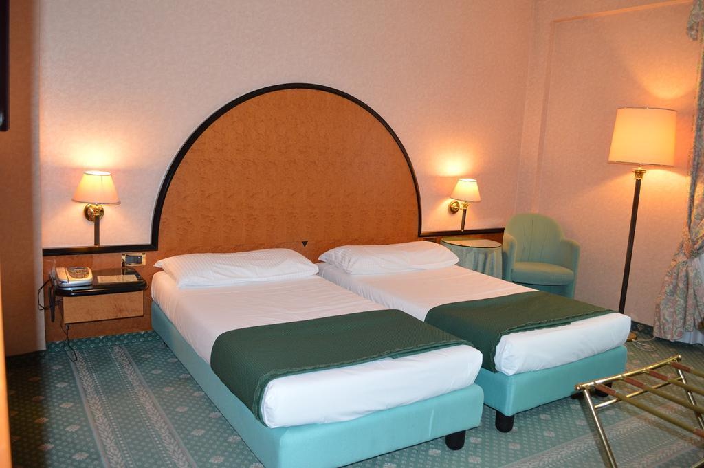 Hotel Principe Pomezia Exterior foto